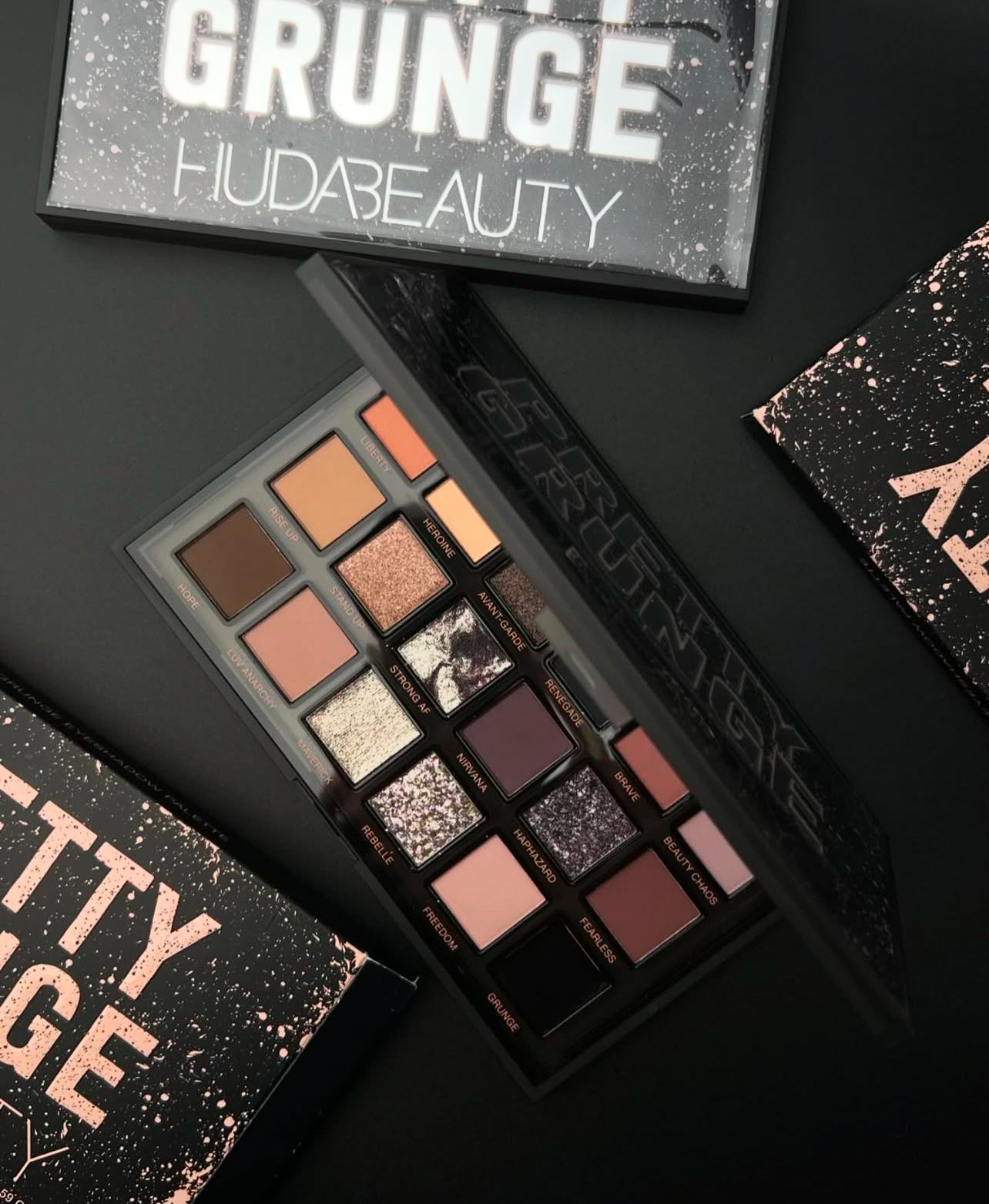 Huda Beauty Pretty Grunge Eyeshadow Palette